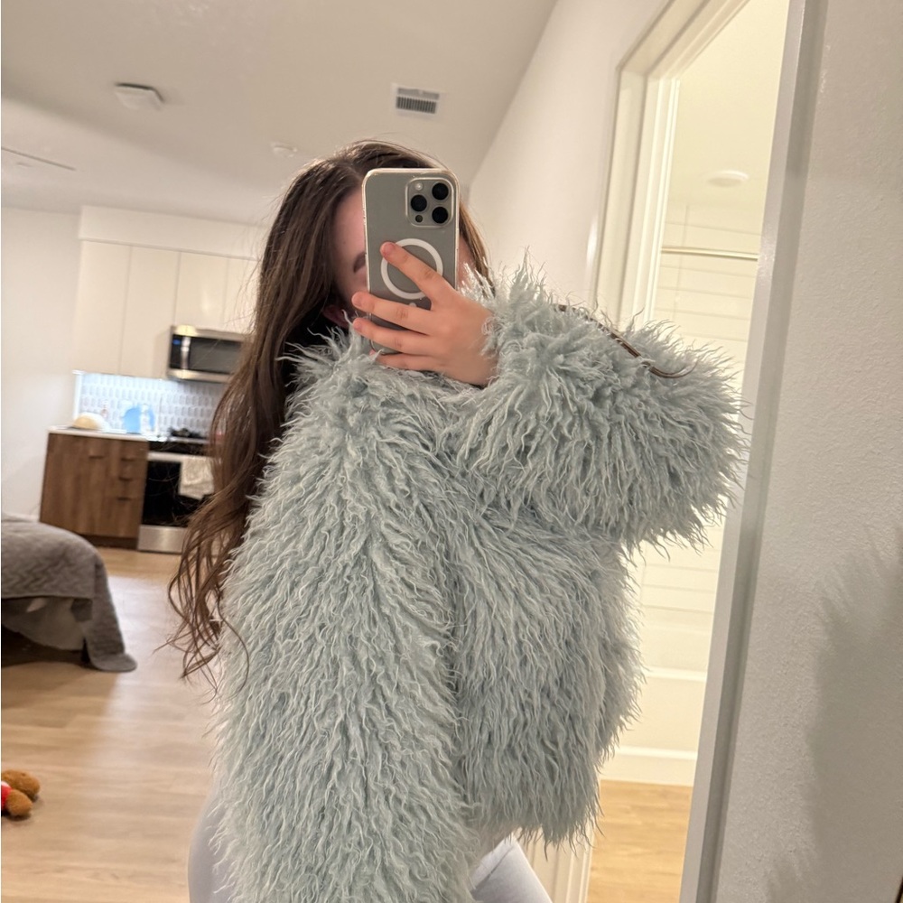Stylish Women's Fluffy Gray Jacket - Picture 3 of 5